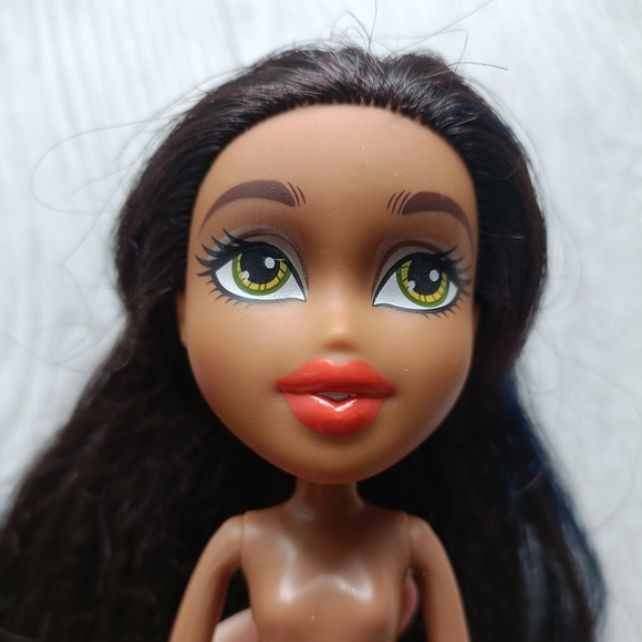 Lot of 3 2015 Bratz Dolls - Selfie Snaps Jade, Study Abroad Sasha & Cloe - Picture 4 of 8